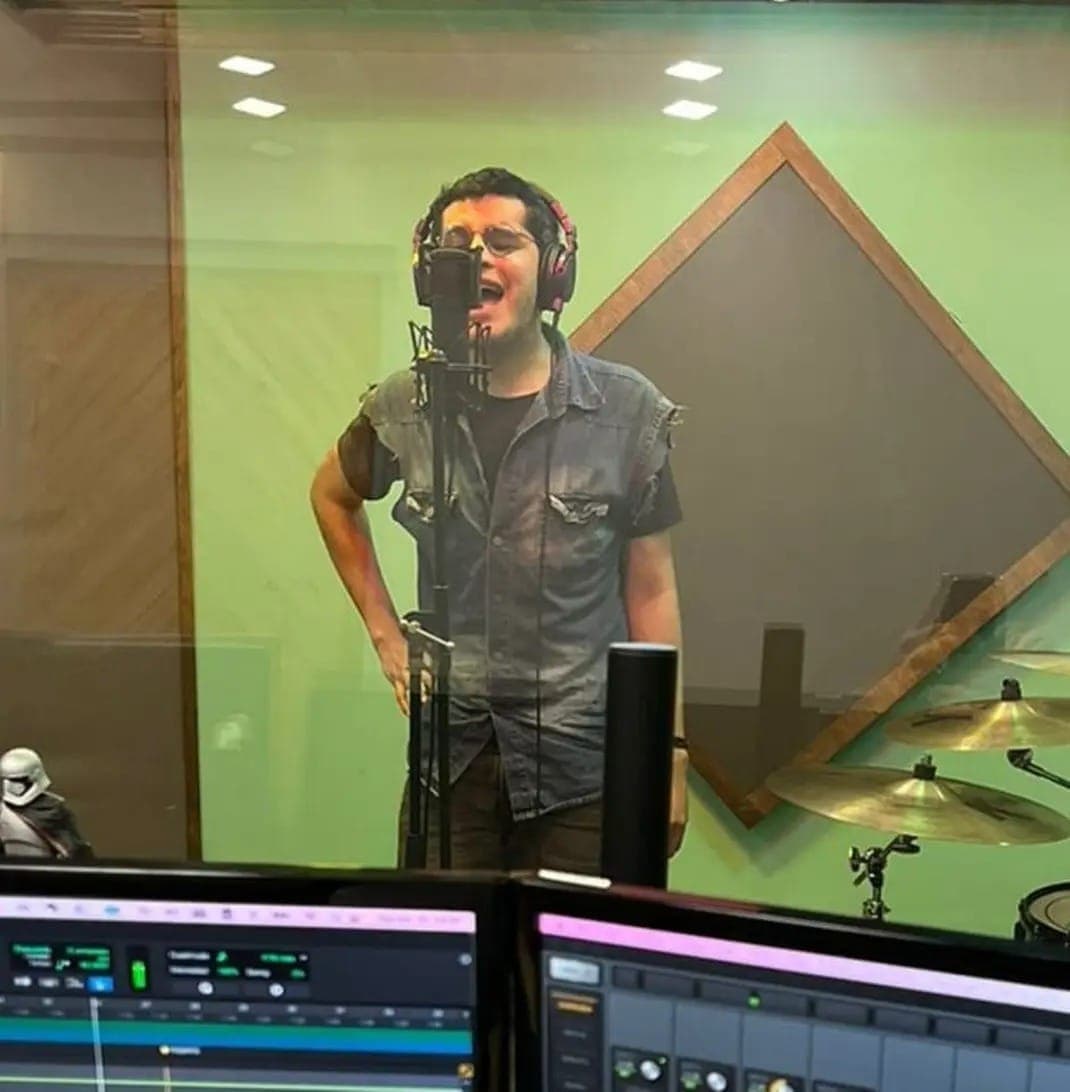 Javier Solís Moreno estrena “Entre los Faroles”, un viaje íntimo a la nostalgia